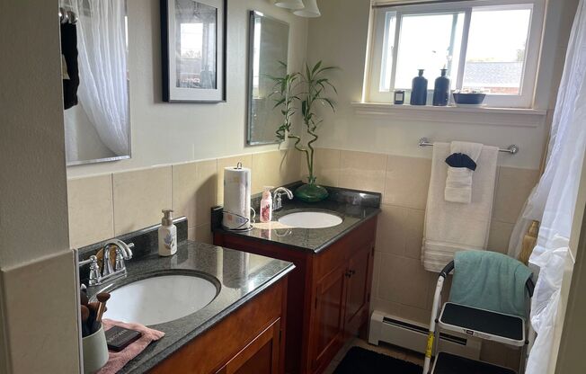 2 beds, 1 bath, 850 sqft, $1,275, Unit 820-7