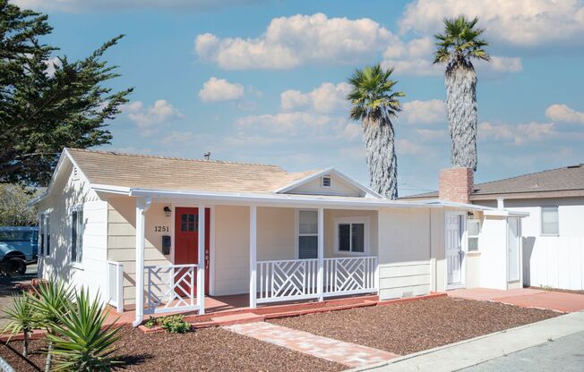 Refinished 3 Bedroom Seaside Cutie - Available July 1st 2025