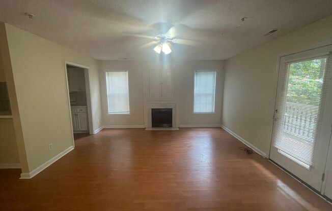 3 beds, 2 baths, $1,450, Unit UNIT E