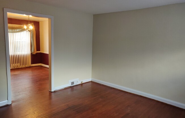 Charming 3 Bedroom/1.5 Bathroom Townhome in Cameron Village, MD!
