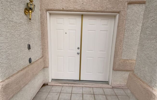 SILVERADO RANCH 4 BEDROOMS 2.5 BATHROOMS WITH Large Cul De Sac LOT!