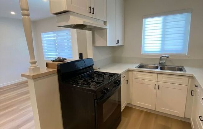 833 W DUARTE RD