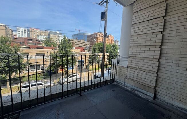 2 beds, 1 bath, 830 sqft, $2,290, Unit 3510 Louisa St. #05