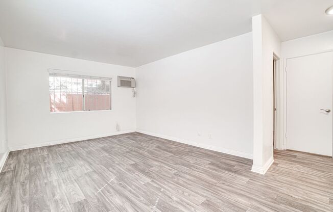 1 bed, 1 bath, 700 sqft, $1,895, Unit 6