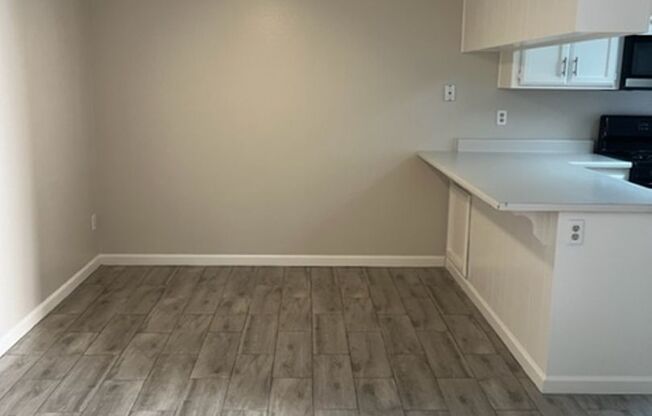 2 beds, 2 baths, 975 sqft, $1,675, Unit 817-60