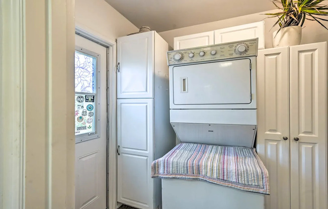 2 beds, 1 bath, $3,850