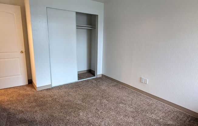 2 beds, 1 bath, 800 sqft, $1,595, Unit 05B