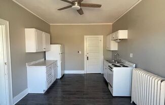 1 bed, 1 bath, 400 sqft, $825, Unit 139 1/2 #3