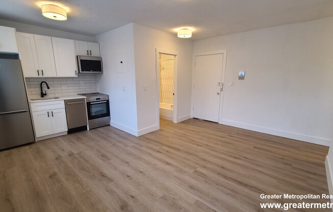 740 E 7 ST 