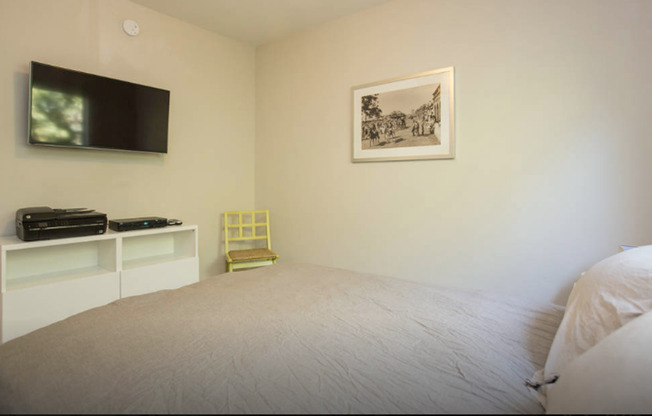 1 bed, 1 bath, $2,195, Unit P-4100