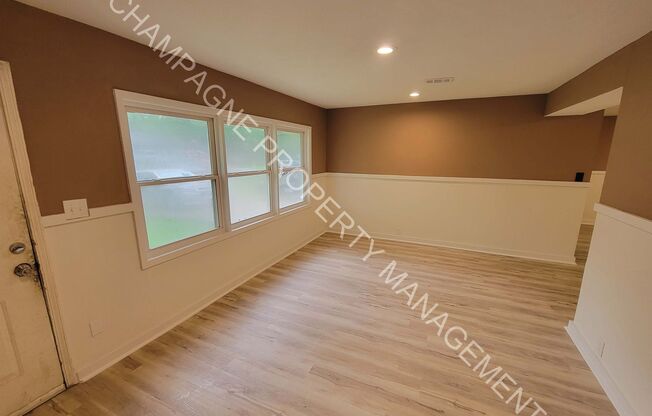 Large home in Ruskin!