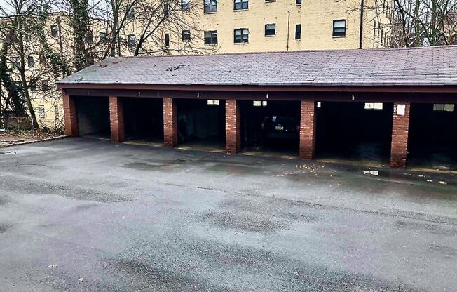 *** Spacious 1 Bedroom Apartments in the Heart of Mt. Lebanon * Pet Friendly  * Walk to the T * Available Now ***