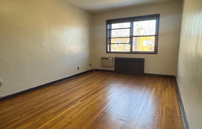 647 E 82 ST