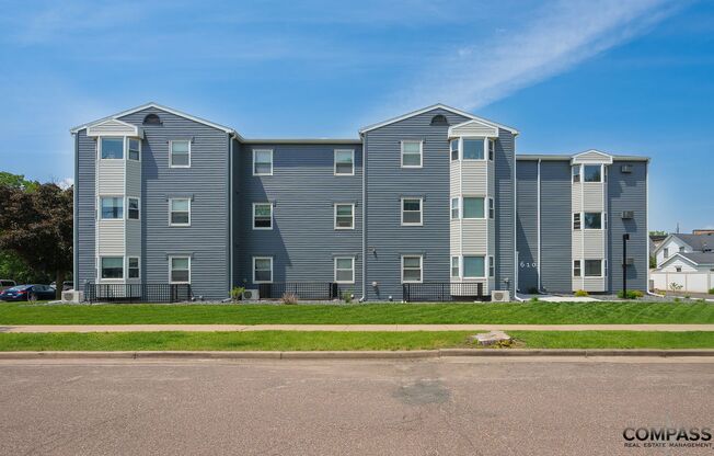 Studio, 1 bath, 450 sqft, $995, Unit 003