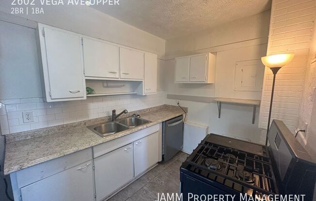 2 beds, 1 bath, 800 sqft, $1,100