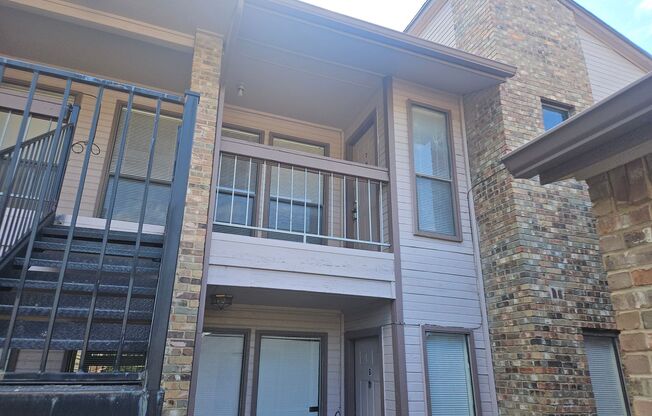 Nice upstairs 4 plex unit in North Richland Hills