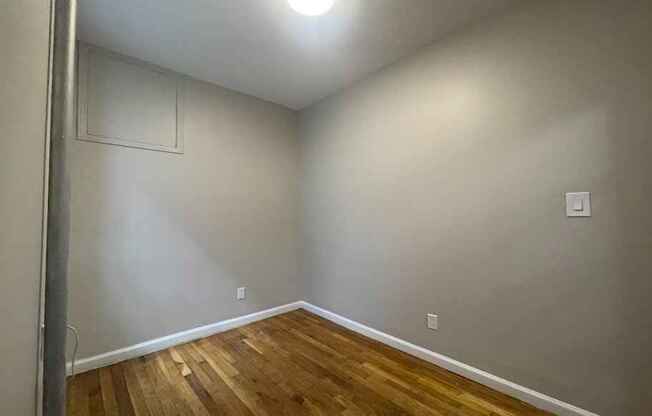 3 beds, 1 bath, $4,800, Unit 5