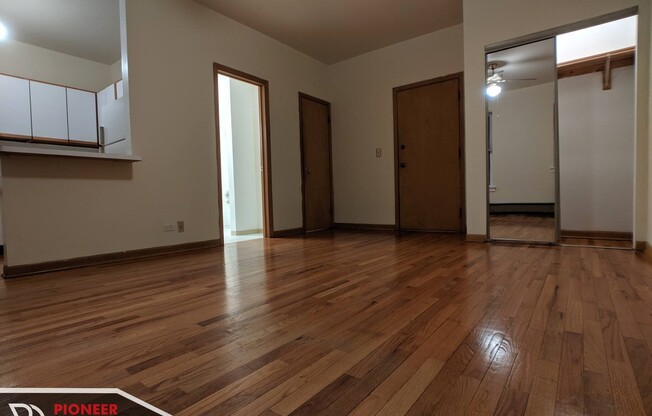 635 W Barry Ave