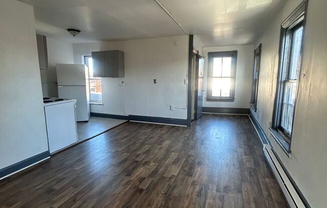 2 beds, 1 bath, 800 sqft, $1,195, Unit #3