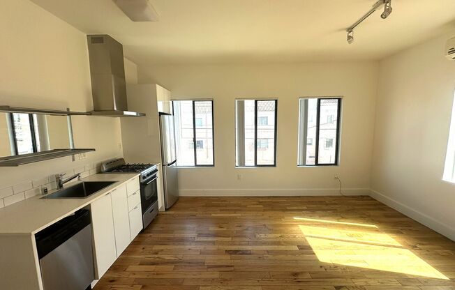 1 bed, 1 bath, 500 sqft, $1,800, Unit 06