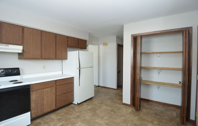 3 beds, 1.5 baths, 1,200 sqft, $975, Unit 3625