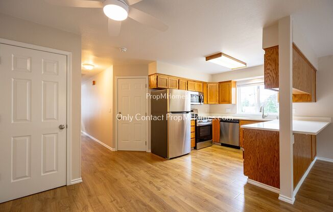 2 beds, 2.5 baths, $2,350, Unit 17920 Oatfield Road