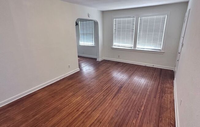 1257 McDuff Ave S 6 Plex