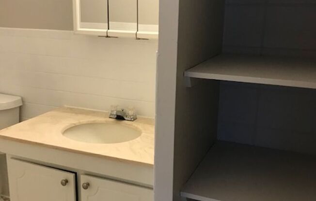 1 bed, 1 bath, 600 sqft, $999, Unit 25