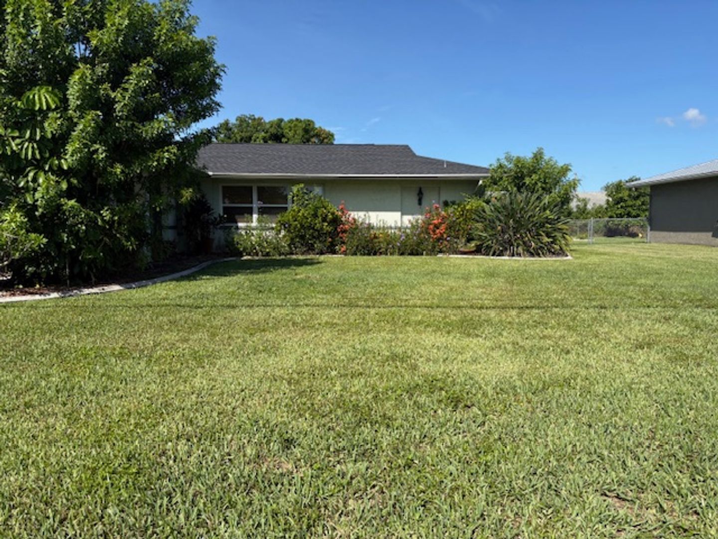 Charming 2-Bedroom Home in Prime Cape Coral Location