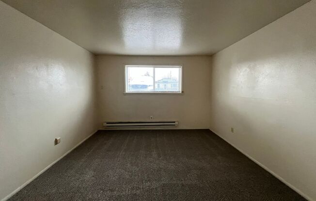 2 beds, 1 bath, $925, Unit 1150 McKinley Ave