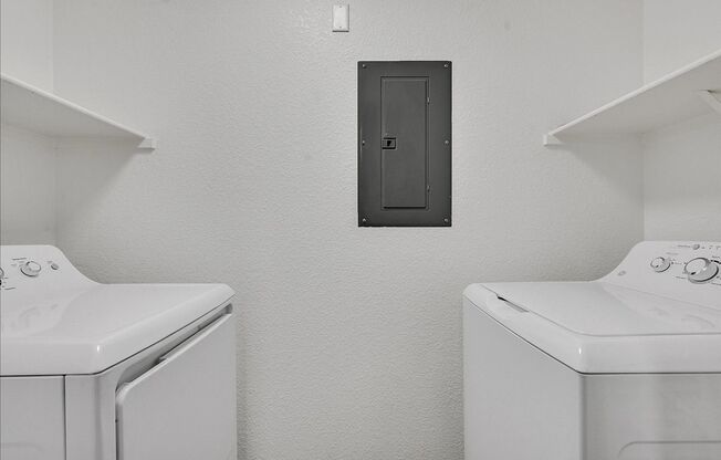 3 beds, 2 baths, $1,700, Unit Unit 1127