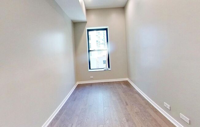 Just Rehabbed Top Floor River North One Bedroom