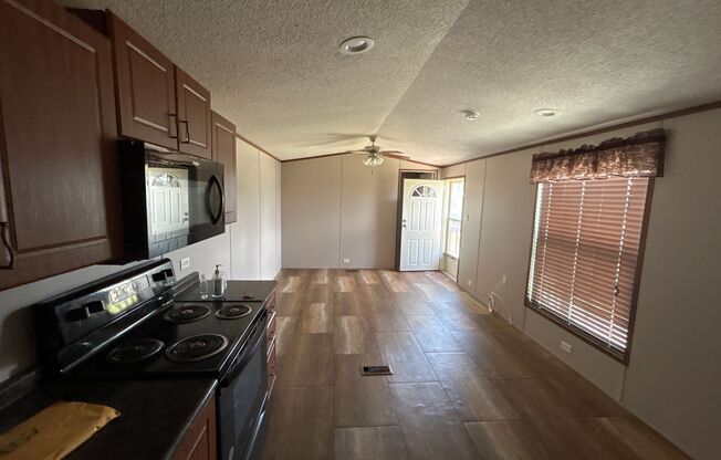2 beds, 1 bath, $775, Unit 29