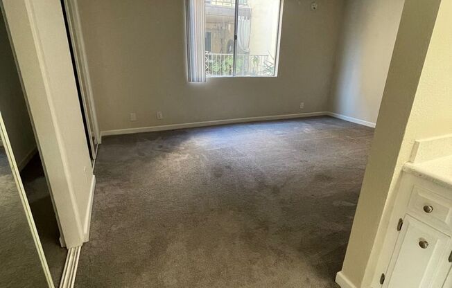 3 beds, 2 baths, $3,295, Unit 201