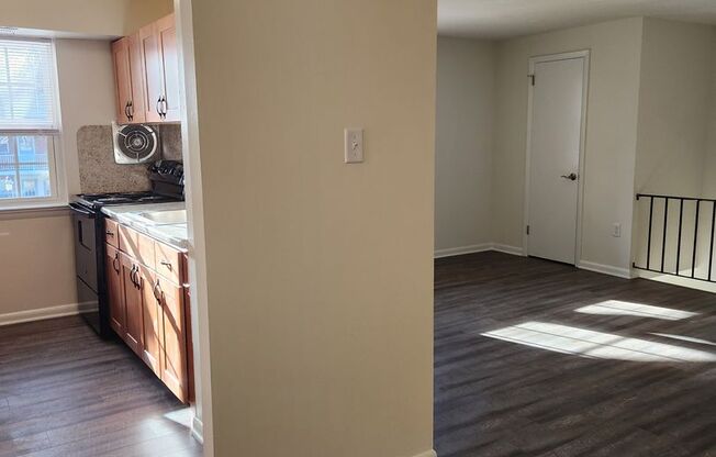 2 beds, 1 bath, 859 sqft, $1,415, Unit GL45003