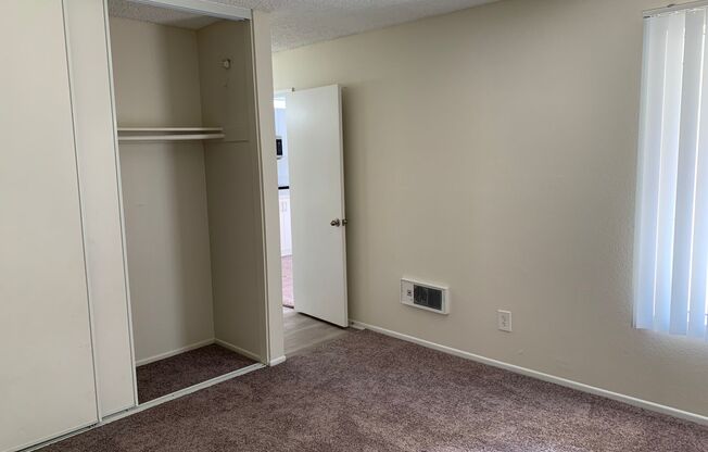 2 beds, 1 bath, 876 sqft, $2,595, Unit C210