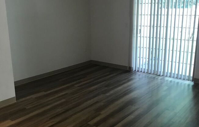 2 beds, 1 bath, 950 sqft, $1,550, Unit D-02