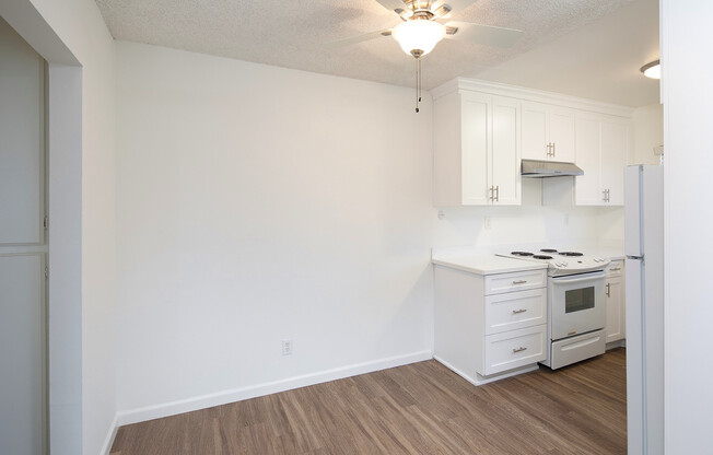 Beautiful & Spacious Top Floor Unit in Normal Heights with Parking