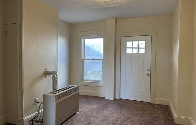 1 bed, 1 bath, 400 sqft, $1,700, Unit 206R