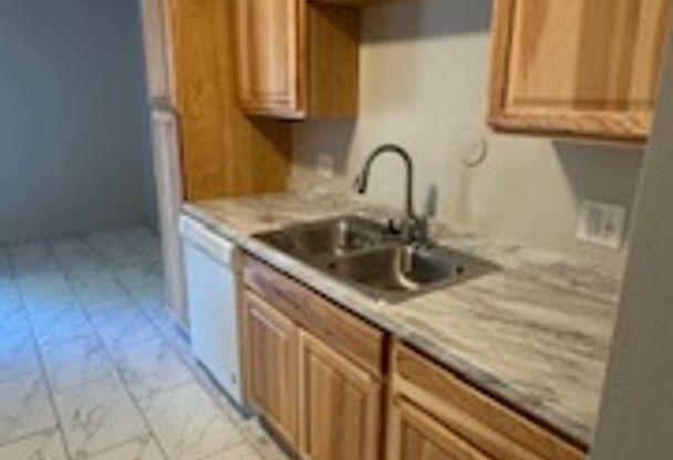 1 bed, 1 bath, 800 sqft, $950, Unit Unit 14