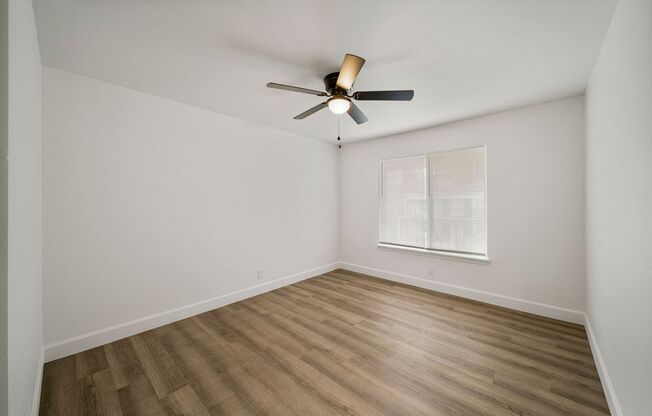 1 bed, 1 bath, 660 sqft, $885, Unit The Elms by ONYX #16