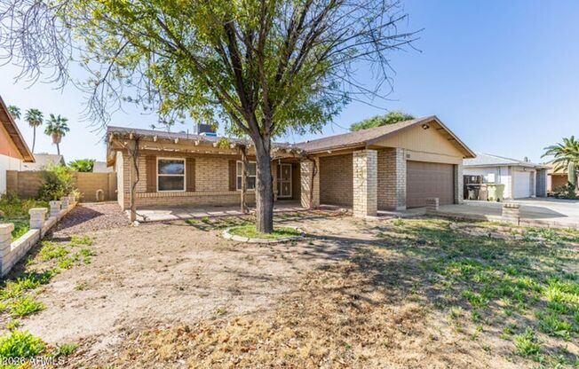 Great 3 bedroom home, updated bathrooms, rv gate