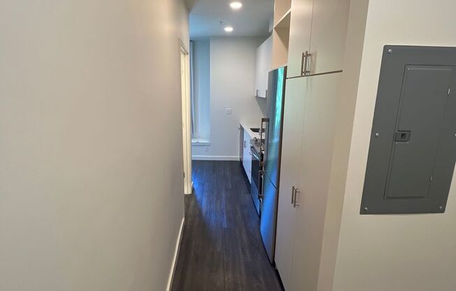 Studio, 1 bath, 551 sqft, $1,275, Unit 409