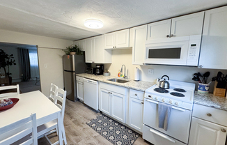 1 bed, 1 bath, 700 sqft, $4,300, Unit 2B