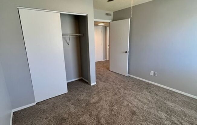 2 beds, 1 bath, 860 sqft, $945, Unit 10126-1