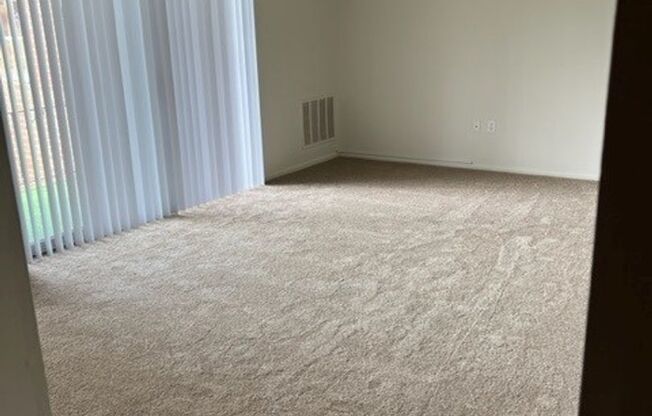 1 bed, 1 bath, 740 sqft, $1,395, Unit 00 - A- 8