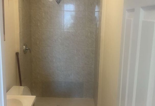 Studio, 1 bath, 300 sqft, $925, Unit 3C