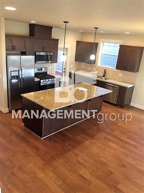 Beautiful Home in Bethany/NW Portland with Full access to Pool & Rec Center!