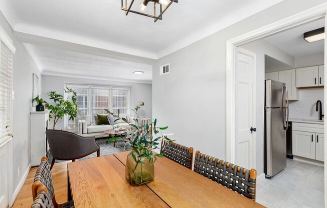 2 beds, 1 bath, 800 sqft, $1,950, Unit 824 N Mcknight