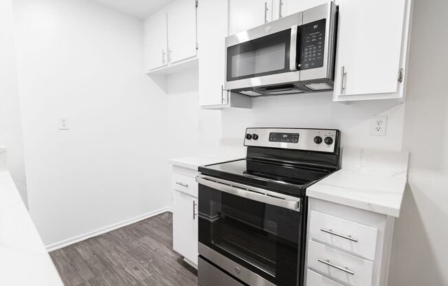 2 beds, 2 baths, 1,100 sqft, $2,098, Unit 118